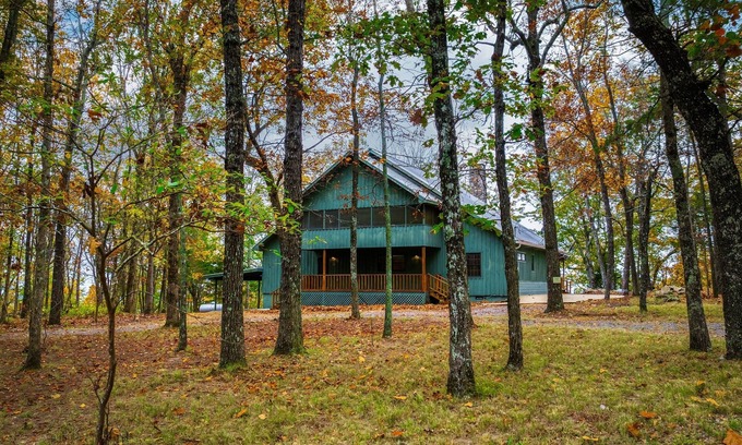 Fort Payne Cabin | Snail’s Pace South-6br/3.5 bath