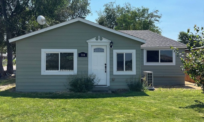Grand View House | Snake River Cabin in Grand View