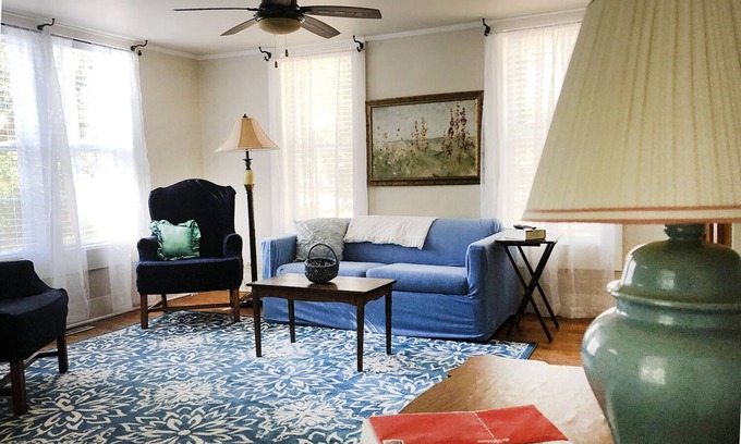 Georgetown House | Snow bird friendly! 5 Oaks Blue Bird Cottage - close to beach and Charleston