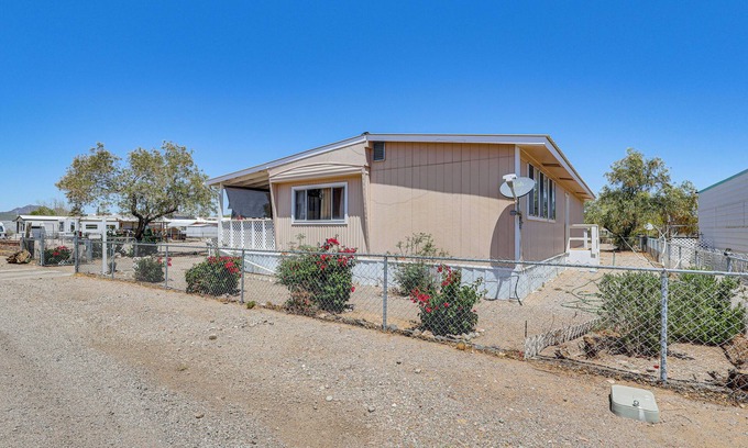Quartzsite House | Snowbird Heaven: Rural Quartzite Home Near Hiking
