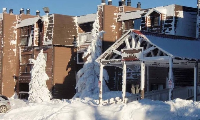 Snowshoe House | Snowcrest 1 Bedroom Condo . game room, hot tubs, & laundry in building