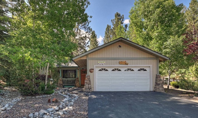 Fox Farm Cabin | Snowcrest Cottage By Destination Big Bear: Pet Friendly! Located in Fox Farm! Open concept! Spa!