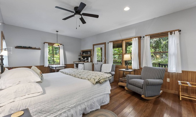 Logan Cottage | Snowdrop Cottage at The Inn & Spa at Cedar Falls