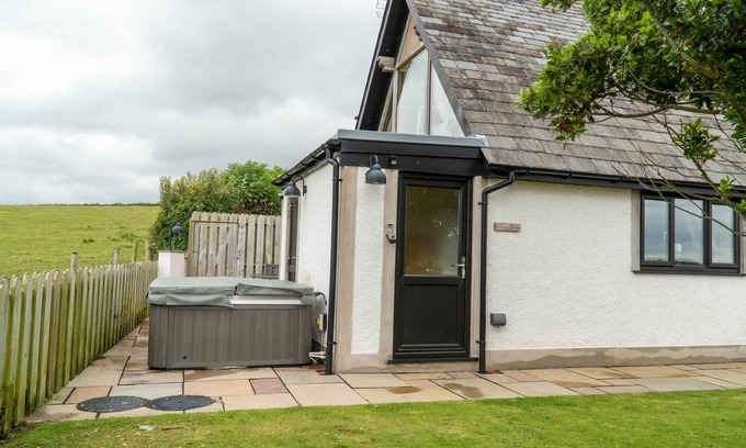 Newton in Furness Cottage | Snowdrop Cottage - Single level property with Hot Tub.