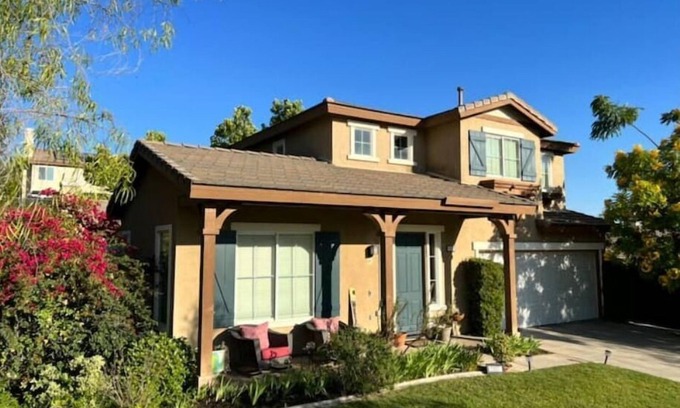 Highland House | So. Cal Living near Redlands- Beautiful 3,000 sq. ft. HOME - access to jacuzzi!