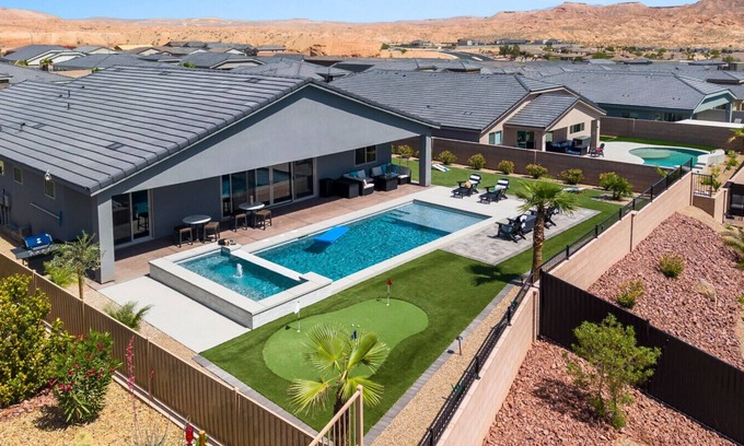 Mesquite House | Soak and Swim Mountain Views by J and Amy 992400