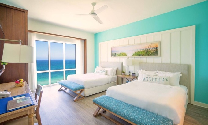 Hollywood Hotel | Soak in Relaxing Vibes Near Hollywood Beach with Outdoor Swimming Pool