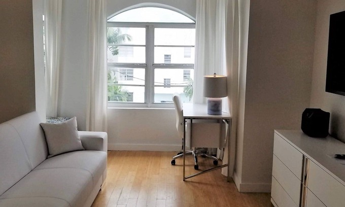South Beach Condo | SOBE CORNER ONE BEDROOM APARTMENT-EXCELLENT LOCATION