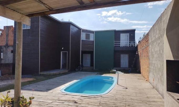 Capao da Canoa House | Sobrado humilde com piscina