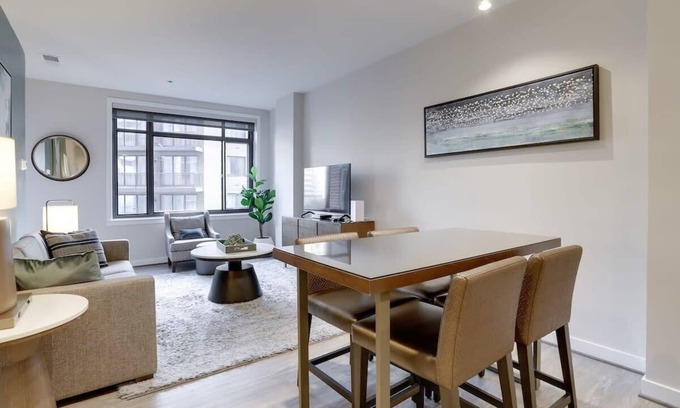 Radnor - Fort Myer Heights Apartment | Sojourn | Courtland Towers