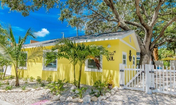 Independence Square Cottage | SOL Cottage, Best Experience in IRB, new AC, totally remodeled, free parking