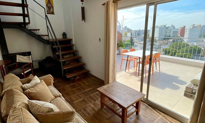 Pocitos Apartment | Soleado Penthouse Duplex Cerca de la Playa y el Parque