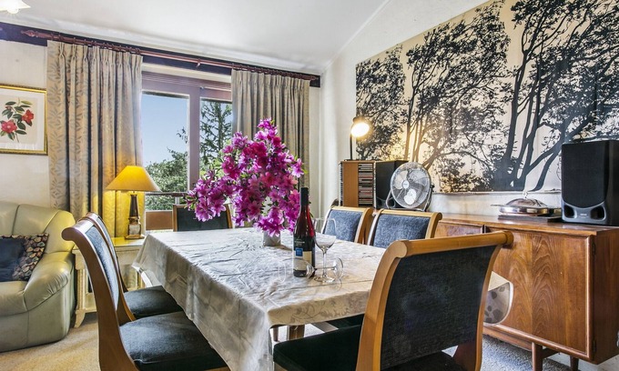 Wentworth Falls Cottage | Solitary View - Four Bedroom Cottage, Sleeps 8