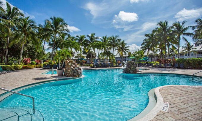 Naples House | Solterra, Luxury Condo, Resort Pool in Greenlinks