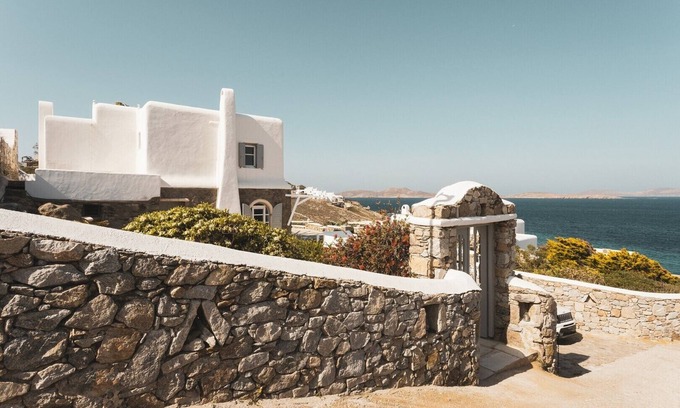 Agios Ioannis Villa | SoLuna Casa in Aleomandra by Fantasia Villas