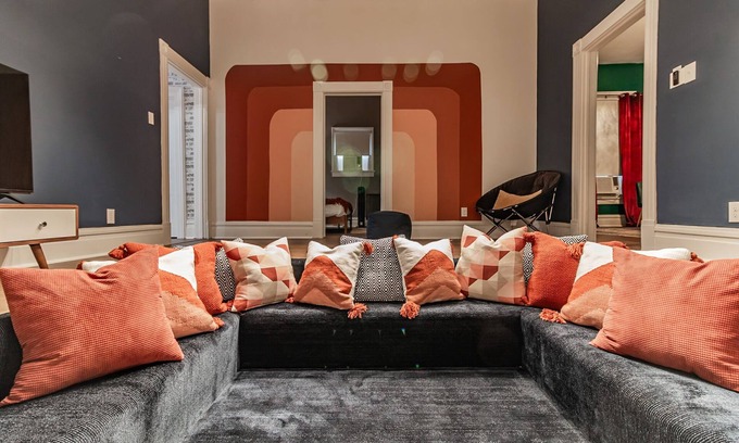 Evansville House | Something to talk about in Haynie's Corner! Walk anywhere, sleeps 6!