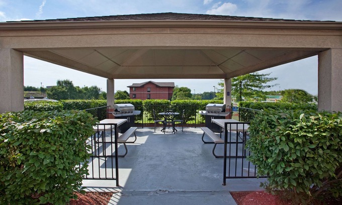 South Hills Hotel | Sonesta Simply Suites Pittsburgh Airport