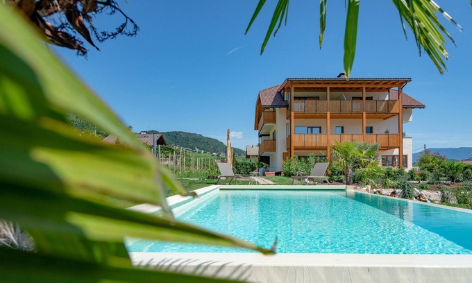 Termeno Sulla Strada del Vino Apartment | Sonnenhof Apartment "Bletterbach" with panoramic terrace and saltwater pool