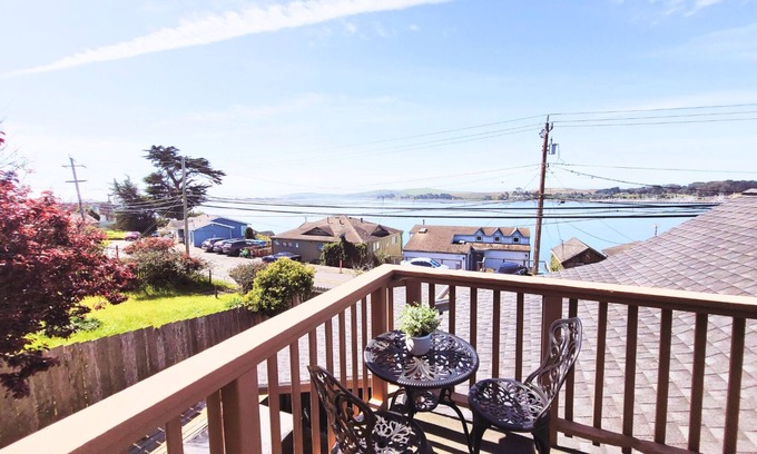 Old Town House | Sonoma Coast Retreat - Charming 2-bedroom house in tranquil Bodega Bay with WiFi