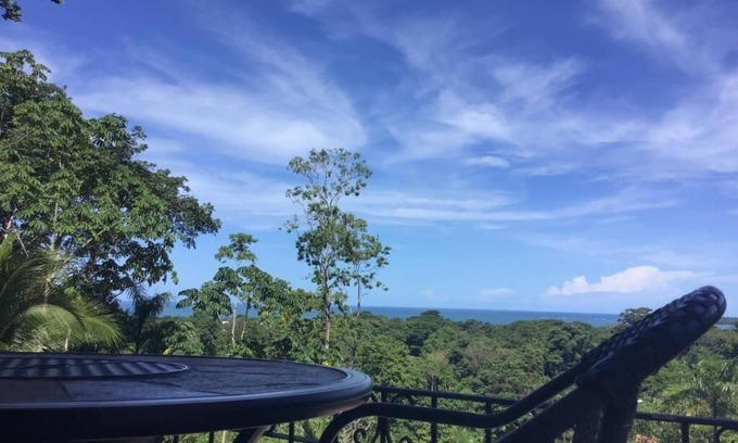 Cahuita Villa | Soothing villa with AC in Cahuita