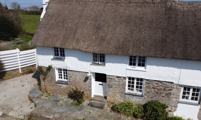 Philleigh Cottage | Sophie's Cottage - a cottage that sleeps 4 guests in 2 bedrooms