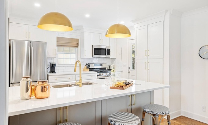 Harleston Village House | Sophisticated Fitzsimons Townhouse near Colonial Lake!