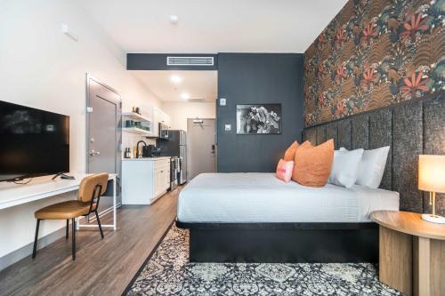 Macon Apartment | Soulful Escape Otis & Gregg-Inspired Retreat