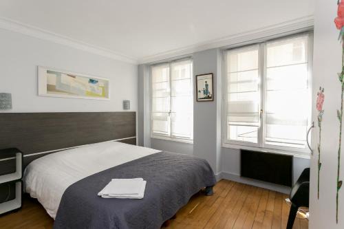 Quartier de la Place-Vendome Apartment | Sourdiere Louvre Vendome with AC