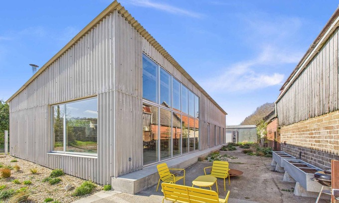 Cowes House | South Barns a spacious barn conversion near Cowes.