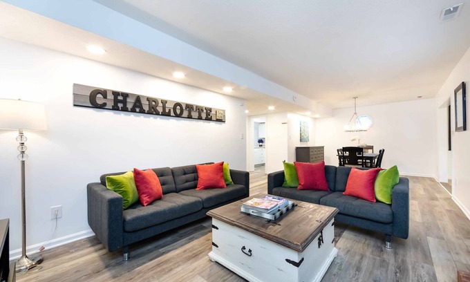 Raintree House | SOUTH CHARLOTTE GETAWAY 3BR BY CABERT