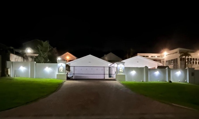 Manaba Beach Apartment | South Coast Splendour Holidays