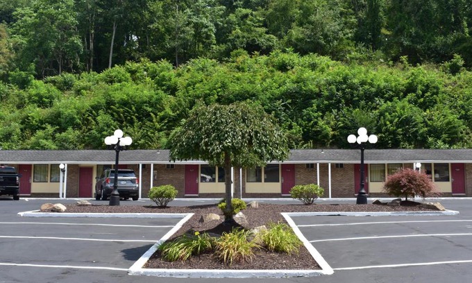 Pleasant Hills Hotel | South Hills Motel