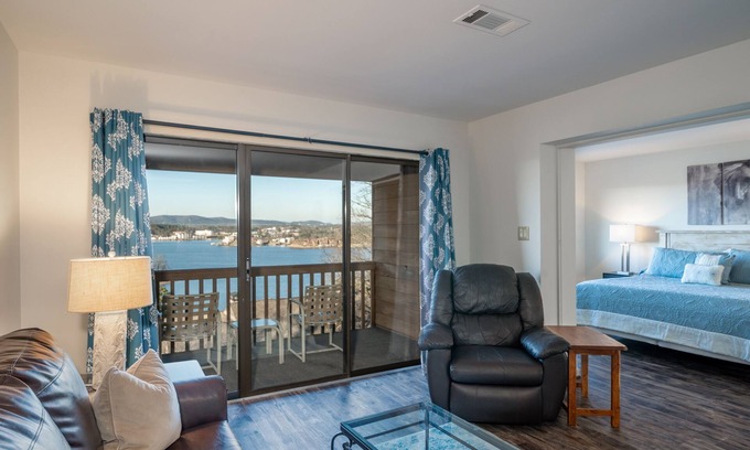 Lake Hamilton Condo | South Shore 1 Bdrm! Lake View! Mini-Golf! Hot Tub, 2 Pools, Pickleball, Tennis!