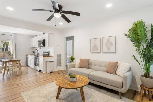 North Charleston House | Southern Charm with Hot Tub 10 min from Downtown!