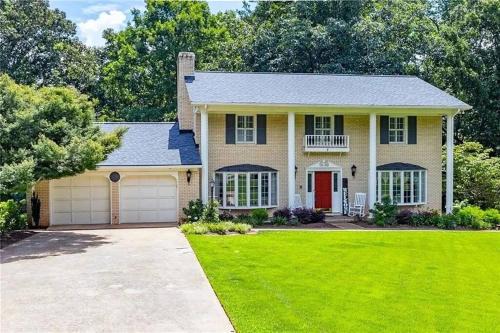 Gainesville House | Southern Home and fishing lake.