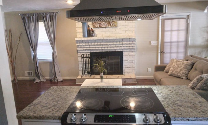 Conyers House | Southern Ranch with Private Parking and Fence.