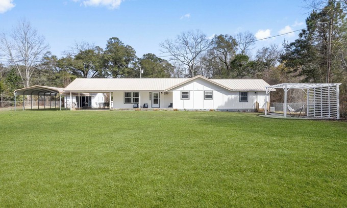 Vancleave House | Southern Solitude: A Quiet Getaway for Relaxation!