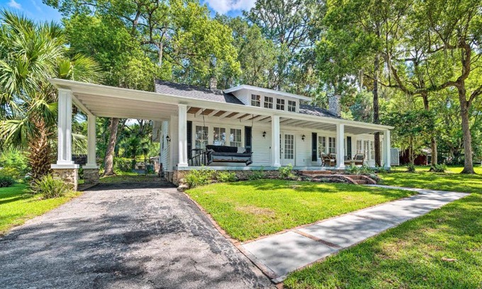 Ocala House | Southern-Style Ocala Home Less Than 1 Mi to Downtown!