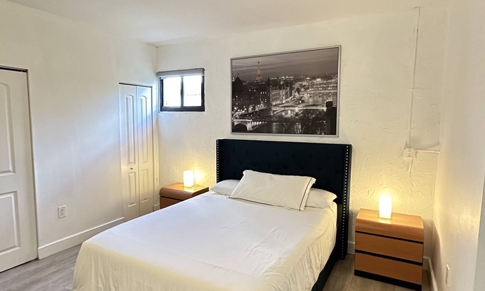 Ludlam Apartment | SouthWest Private Cozy Studio