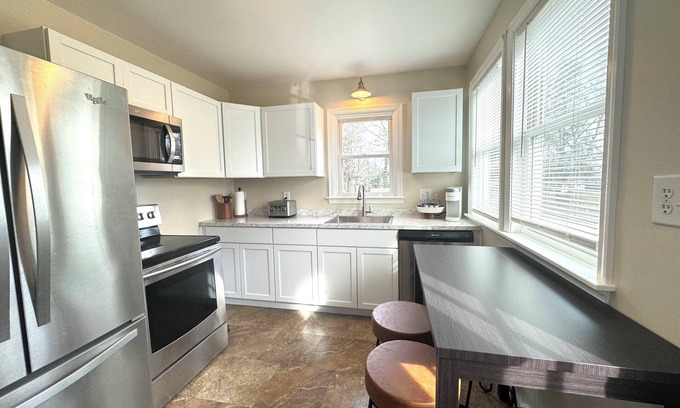 Schlusser House | Southwestern Home By Fairgrounds w/Outdoor Pergola and Dining Table