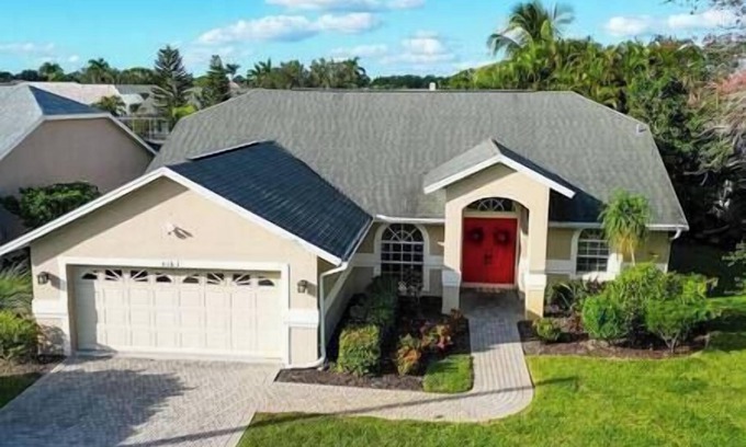 Crown Pointe House | Sovanita House Naples, FL with private heated pool