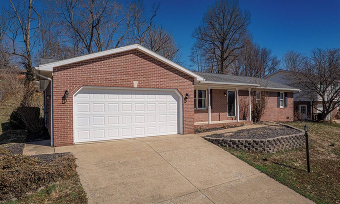 Evansville House | Spa feel 3-bedroom 2 bath single story house weekly/monthly discounts