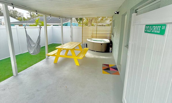 North East Park House | Spa & Sun in St. Pete – Hot Tub, Patio, 3 miles from Downtown & nearby Beaches