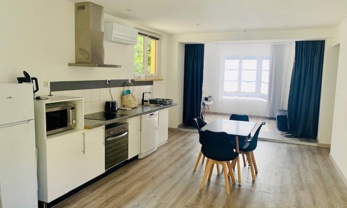 Amelie-les-Bains-Palalda Apartment | Spacious F2 with Terrace, Garden, and WiFi in City Center, 50m from Thermal Baths