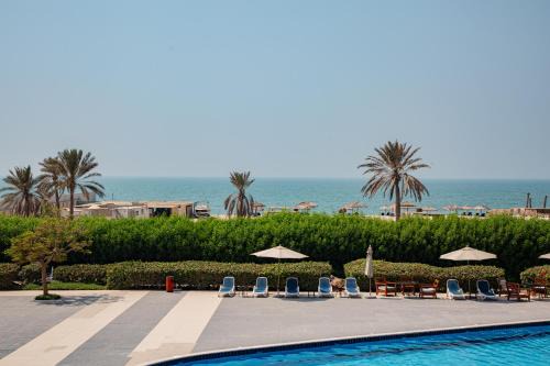 Al Hamra Village Apartment | Spacious 1 bedroom Apartment with Breathtaking Pool and Beach Views