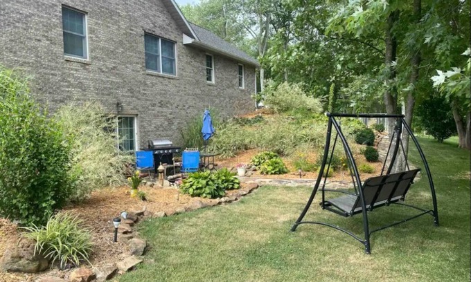 Huntingburg House | Spacious 1450 sf 2 BR Private Suite w/Dog Fe