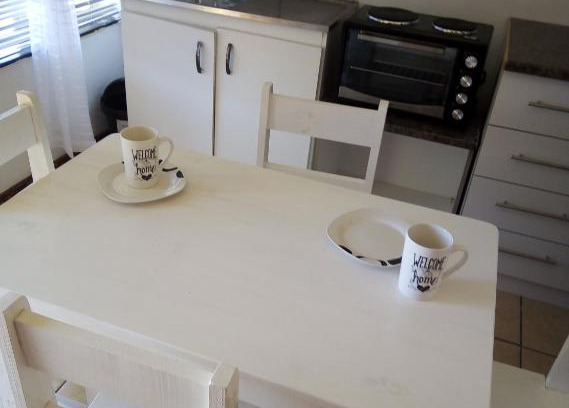 Vredenburg House | Spacious 1bed + braai 13km to Paternoster beach