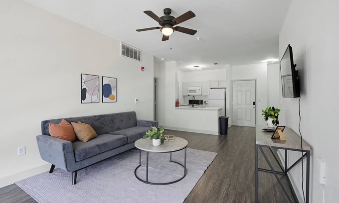 University District Apartment | Spacious 2-Bedroom Apartment in Memphis