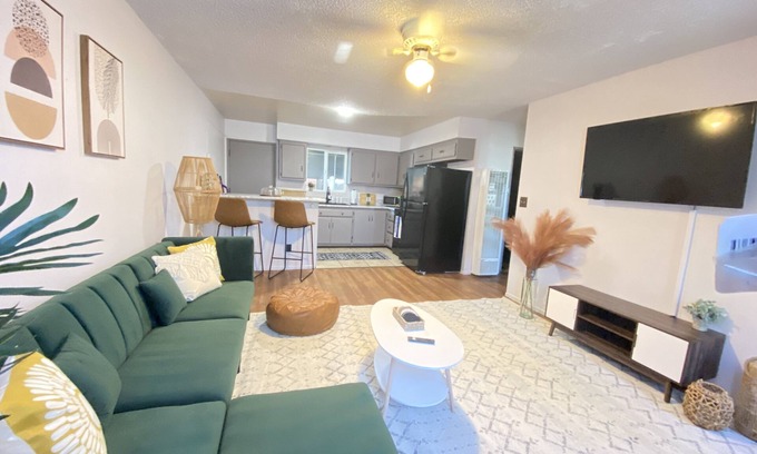 Central Alameda House | Spacious 2 bedroom home in the heart of Los Angeles