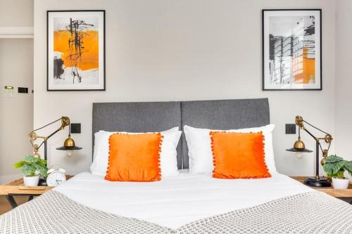 Staines Apartment | Spacious 2 BR city centre Apt